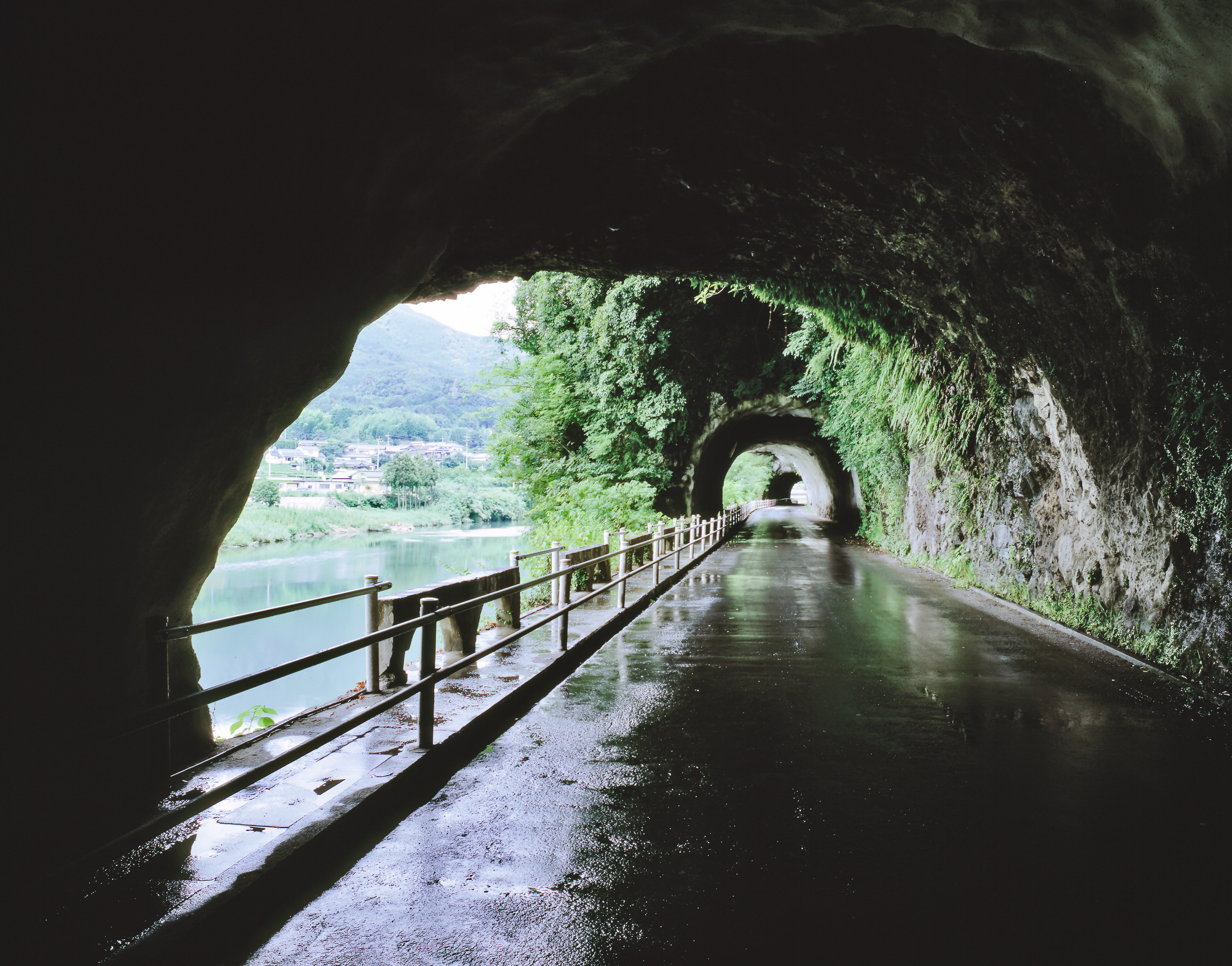 競秀峰・青の洞門